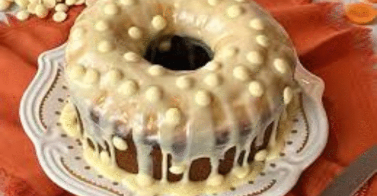 Bolo de Cenoura com cobertura branca